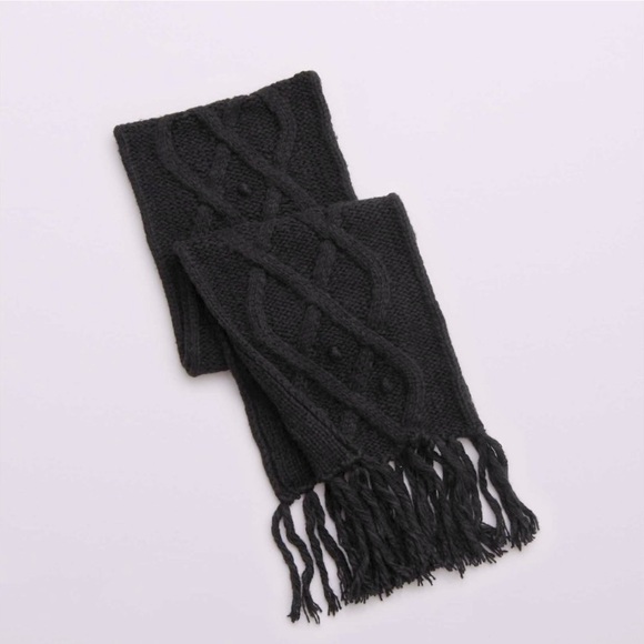 NWT Aerie Cable Knit Fringe Sweater Scarf - Picture 2 of 7